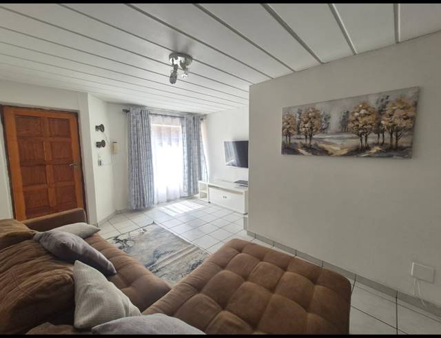 3 BEDROOM TOWNHOUSE FOR SALE IN VANDERBIJLPARK SE 3